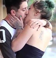 Hot Kiss - PelisXXX.me