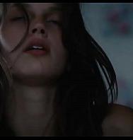 Joven Y Bella Película Erótica - PelisXXX.me