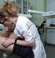 Una Doctora Ucraniana Con Anteojos Agarró La Polla Del Paciente Y Comenzó A Darle Una Mamada Con Avidez. - PelisXXX.me