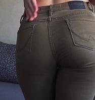 Nena Caliente En Jeans Súper Ajustados Mostrando Su Increíble Culo - PelisXXX.me