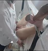 ¡el Ginecólogo Travieso Se Quitó El Guante Para Examinarlo! - PelisXXX.me