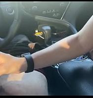 Zorra Tetona Hace Una Mamada En El Coche Y Se Corre En Su Boca - PelisXXX.me