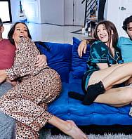 Hijastra Y Madrastra Follan Con Padrastro Y Hermanastro En Un Cuarteto Famsuck - PelisXXX.me