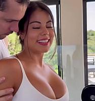 Steffy Moreno Se Junta Con Un Semental Musculoso En El Gimnasio - PelisXXX.me