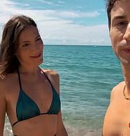 Vlog De Vacaciones: Mi Esposa Hace Topless Y Me Hace Una Mamada Furtiva En La Playa - PelisXXX.me