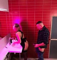 Cam En El BaÑo PÚblico Del Club Nocturno: Follando Con Desconocidos - PelisXXX.me