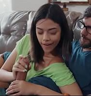 Famillystrock .mi Joven Vecino Sin Experiencia Debería Probar Mi Polla - PelisXXX.me