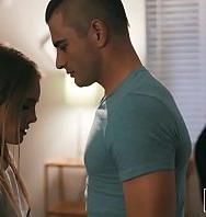 La Acosadora Jane Wilde Hace Que Dos Amigas Asustadas Natalie Knight Follen Por Su Retorcido Disfrute - PelisXXX.me