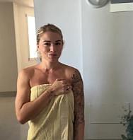 Mi Vecina Me Pilla Masturbándome Y Decide Llevárselo A La Boca - PelisXXX.me