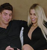 La Sra. Traviesa Hace Alarde De Sus Habilidades. Una Ama De Casa Insaciable Le Hace Una Felación A Su Visitante En La Cocina. ¡me Encanta El Porno Hardcore Cálido! - PelisXXX.me