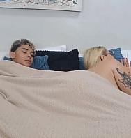 Mi Traviesa Madrastra No Perdió El Tiempo Y Cayó Sobre Mi Polla. - PelisXXX.me