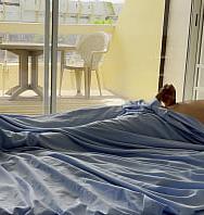 La Esposa Desnuda Ya Estaba Viendo A Los Nudistas En La Calle Cuando El Marido Se Despertó Por La Mañana. - PelisXXX.me