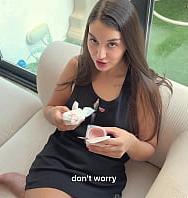 Mi Hermanastra Me Llenó La Camiseta Con Yogur Y Yo Le Llené El Coño Con Semen - PelisXXX.me
