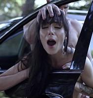 Padrastro Sospechoso Se Folla A La Joven Novia De Culo Grande De Su Hijastro Al Aire Libre - PelisXXX.me