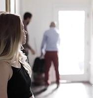 El Padrastro Manipula A Su Hijastra Riley Star Para Que Tenga Sexo Después De Que Su Madrastra Desaparece En Circunstancias Misteriosas - PelisXXX.me