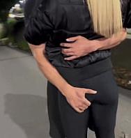 Esposa Con Amigo Del Cornudo En Av. Brasil - PelisXXX.me