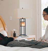 Un Chico Discapacitado De 18 Años Recibe La Visita De Su Profesora Madura Dana Vespoli - PelisXXX.me