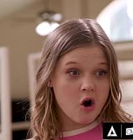 Fuera De La Familia La Joven Coco Lovelock Eyacula Mientras Su Hermanastro La Folla Duro - PelisXXX.me