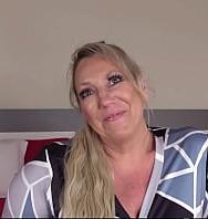 Amateurs Desesperadas, Maduras Tetonas Y Voluptuosas, Reciben Una Buena Follada En Sus Coños Apretados Por Una Polla Grande Y Dura. - PelisXXX.me