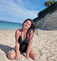 En Una Playa Pública Con Una Madrastra Cachonda Y Con Curvas. - PelisXXX.me