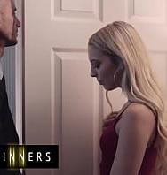 Pecadores De Familia Una Hermosa Hijastra Seduce A Su Padrastro En Un Hotel, Dejándolo Pidiendo Más - PelisXXX.me