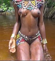Chica De La Tribu Zulú Con Unos Pechos Perfectos E Increíbles - PelisXXX.me