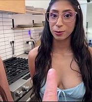 Descubrió Que Su Hijastra Y Su Amiga No Estaban Estudiando. Subtitulado En PortuguÉs BrasileÑo - PelisXXX.me