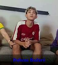 Durante El Partido De Brasil, Mi Padre Estaba Animando Con Tanta Que Ni Siquiera Se Dio Cuenta De Que Me Estaba Acostando Con Mi Madrastra. - PelisXXX.me