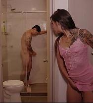 Hermanastra Cachonda Me Ve Bañándome, Y Me Hace Caer En La Tentación De Follarmela - PelisXXX.me