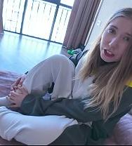 Hermanastra Rubia En Mono Kigurumi Pillada Escapándose De Casa: Revela Lencería Sexy Y Seduce A Su Hermanastro - PelisXXX.me