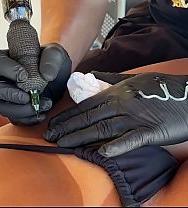 La Rubia Pagó El Tatuaje Con Su Vagina Porque Era Suave. - PelisXXX.me