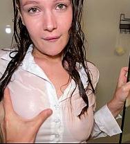 Mi Secretaria Trajo Unos Documentos A Mi Casa. Se Cayó A La Piscina Y Tuvo Relaciones Sexuales En La Ducha. - PelisXXX.me