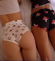 ¡trío Con Dos Morenas! Chicas Abren Las Piernas Para Una Polla Grande 4k - PelisXXX.me