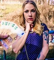 Una Rubia Despampanante Acepta Dinero Para Dejar A Su Novio Y Tener Sexo Público. - PelisXXX.me