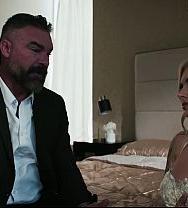 El Padrino Tiene Un Gran Secreto Que Contarle A La Futura Novia De Enormes Pechos. - PelisXXX.me