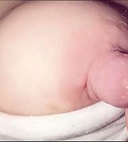 Fuertes Gemidos De Una Virgen Durante Su Primera Relación Sexual En La Posición De Perrito. - PelisXXX.me