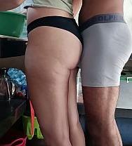 Interrumpo A Mi Madrastra Mientras Cocina - PelisXXX.me