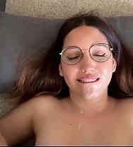 Una Belleza Curvilínea Folla Con Semen En La Cara Y Ruega Por Una Doble Eyaculación Facial. - PelisXXX.me