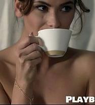 Una Milf De Pechos Pequeños Disfruta Posando Con Pasión, Una Chica Tan Linda Disfruta De Una Ardiente Acción En Solitario. - PelisXXX.me