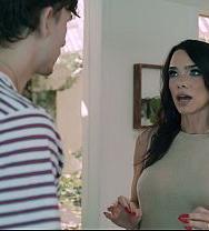 El Tío Político Engaña A Su Esposa Milf Y Tienen Un Trío Sexual En Su Cocina. - PelisXXX.me