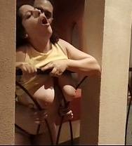 Encuentro A Mi Vecina Cachonda En Las Escaleras Mientras Su Marido Está Fuera De Casa. Me Deja Follarla En Las Escaleras Y Llenarle La Cara De Semen En El Pasillo. Ft Babyluna939 - PelisXXX.me