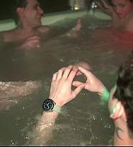 Fiesta En El Jacuzzi: 3 Hombres Y 2 Mujeres Sin Reglas. - PelisXXX.me