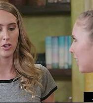 Girlsway La Masajista Enfadada Cadence Lux Se Venga De La Voluptuosa Lena Paul, La Mujer Que Le Quitó A Su Marido. - PelisXXX.me