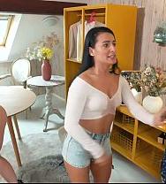 Hostal Falso: Ella Descubre A Su Prometido Engañándola Y Teniendo Sexo Con Una Mochilera De Grandes Nalgas. - PelisXXX.me