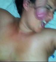La Esposa Se Encuentra Sola En Un Motel Con Dos Amigos De Su Marido. - PelisXXX.me