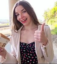 Le Pagué A Esta Pequeña Morena Ucraniana Para Que Se Quitara El Vestido Y Me Chupara La Polla Al Aire Libre. - PelisXXX.me