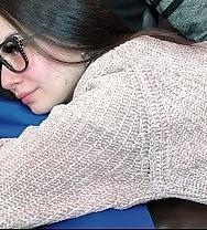 Se Suponía Que Solo Iba A Ver Una Película, Pero No Pude Resistirme Y Me Senté Sobre Su Pene. - PelisXXX.me