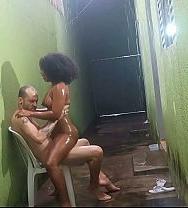 Sexo Intenso Bajo La Lluvia Con Una Mujer Negra Muy Atractiva. - PelisXXX.me