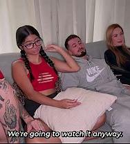 Tres Amigas En Casa, ¡y El Novio Que Llegó Temprano! ¿qué Podría Salir Mal? - PelisXXX.me