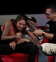 Un Marido Cornudo Disfruta Viendo A Su Esposa Tener Relaciones Sexuales Con Un Desconocido Durante Una Entrevista Pública Parte 2 Sebastian Puentes Y Sara Blonde - PelisXXX.me